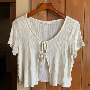 UO Cropped Tie Front Top w/ Short Sleeve Scoopneck